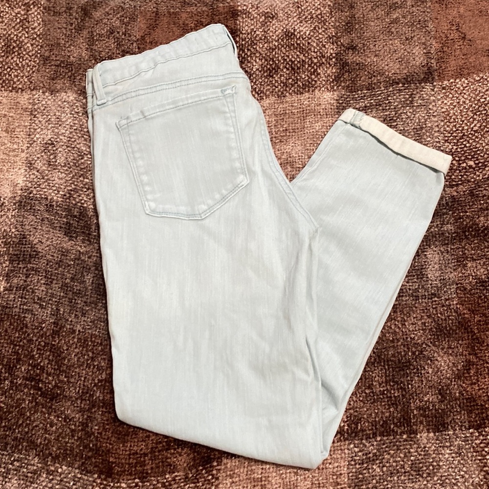 Jessica Simpson Soft Sculpt light blue jeans. Size 29